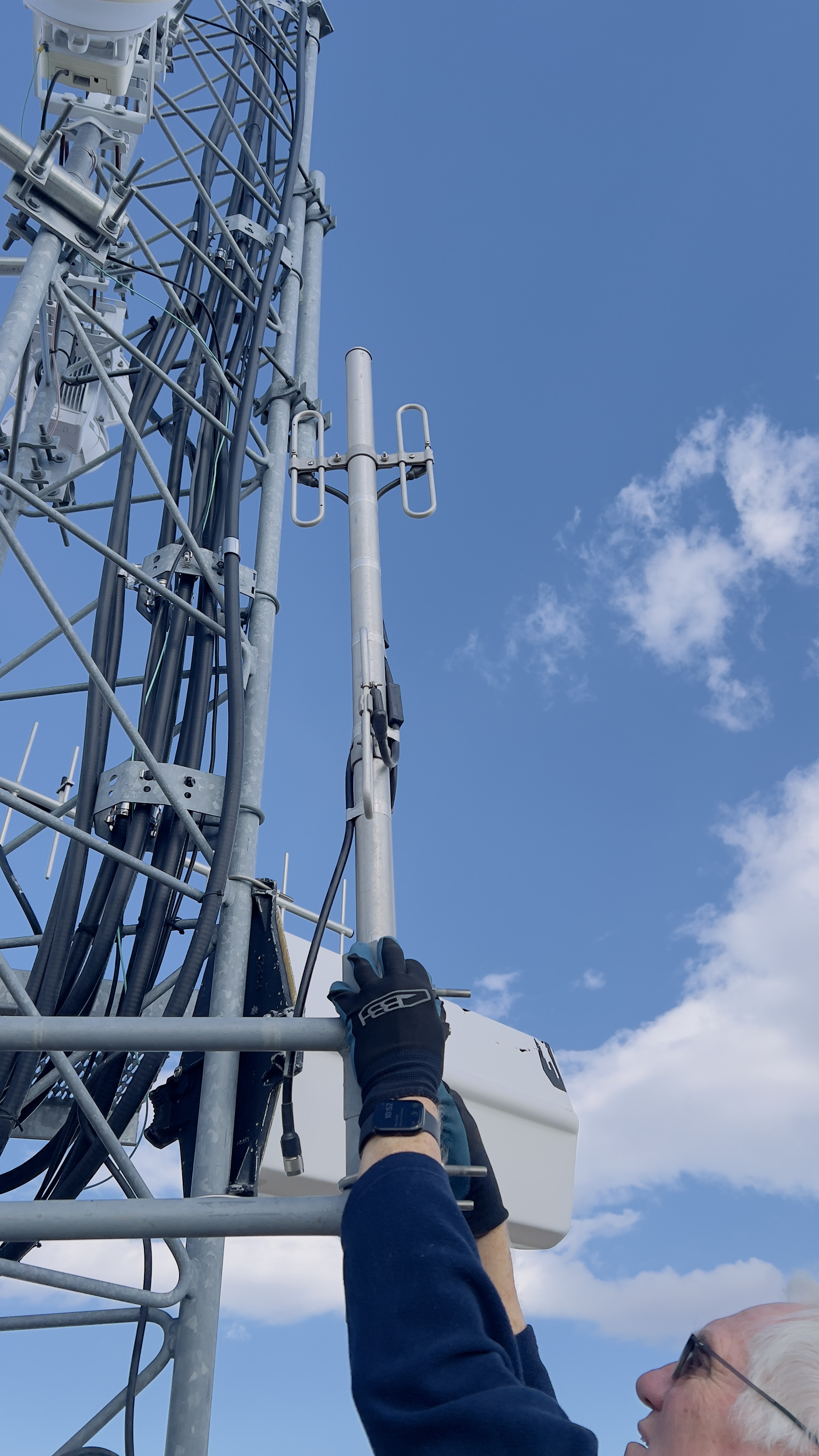 The DB404 antenna with K7MLA (Marty) Bolting it up